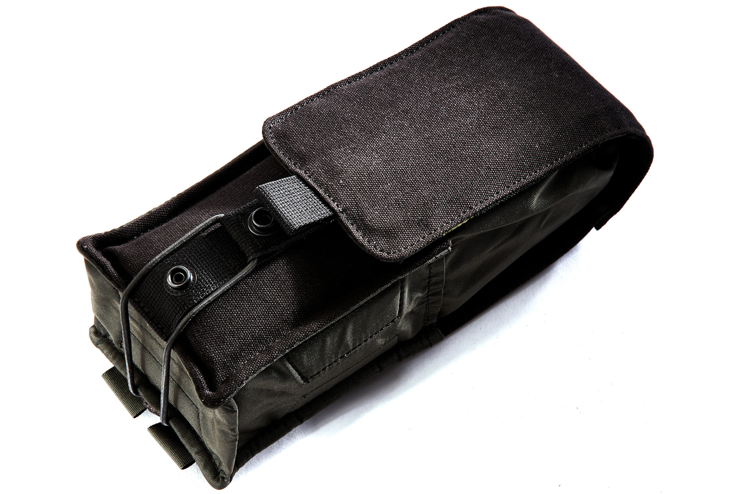 Extends to fit 70-200mm Pro Zoom and telephoto Lenses