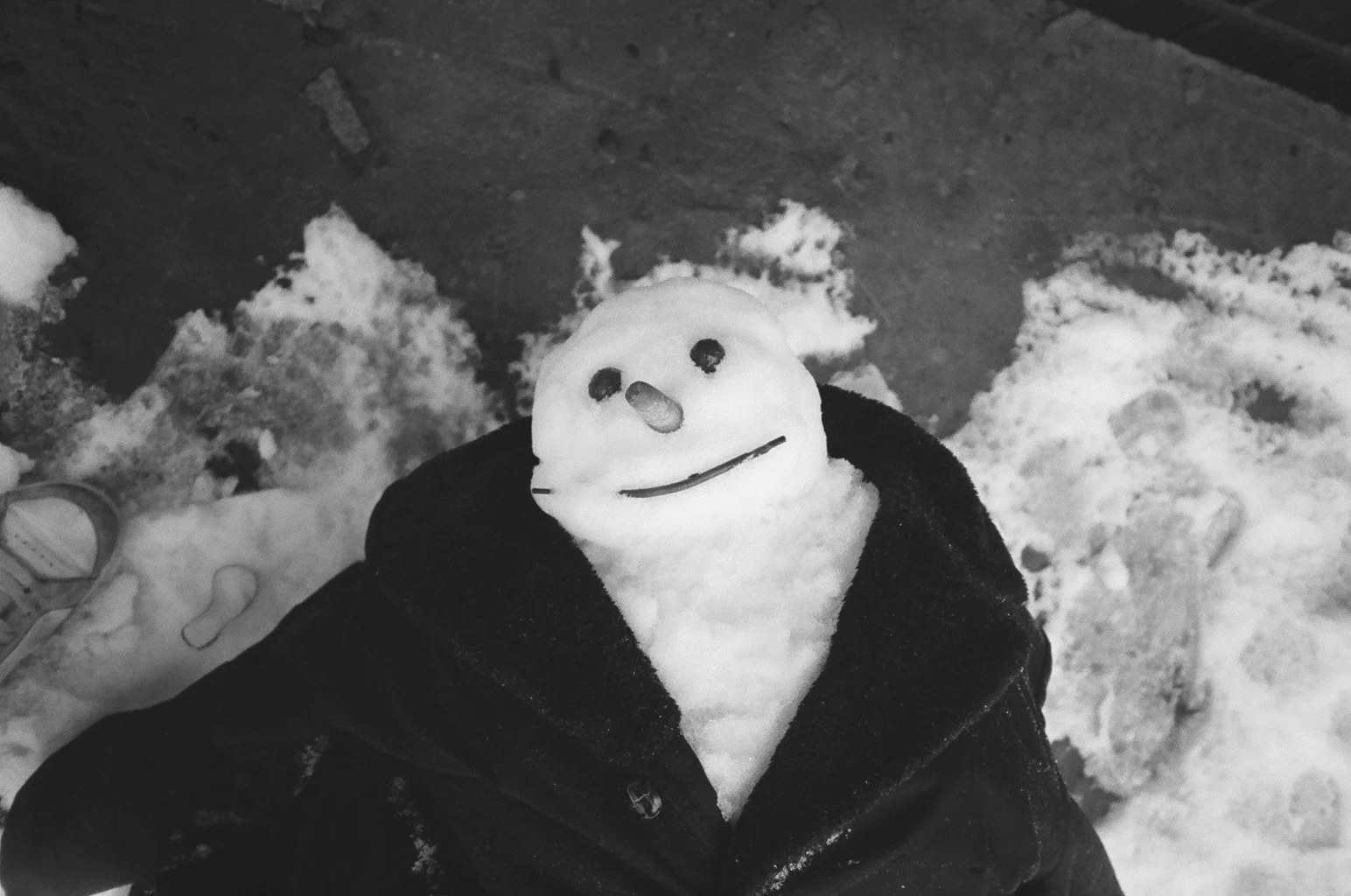 fallenSNOWMAN.JPG