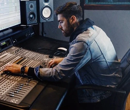 Happy #MixMonday!  Working on tweaks for @coral_frontini and knocking out mixes for @kingpenchampion. Not a bad way to start off the week! 📸: @jarette_jhp 
#xiv #cleveland #music #studio #mixer #producer #engineer