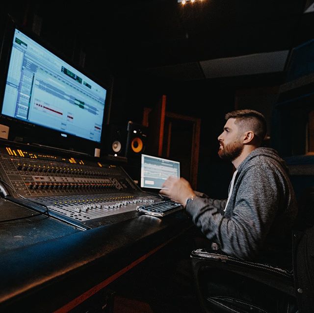 #MixMonday 📸: @chrisgoody23 🎙: @dsixmafia 
#studio #recording #engineer #vocals #mixing #cleveland #mixer #producer