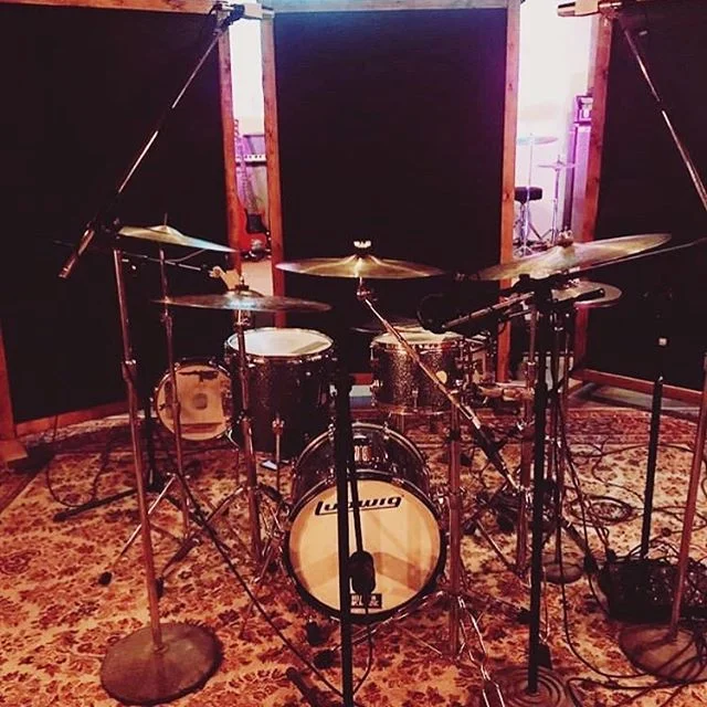 Fun times at @akronrecordingcompany last week recording my dude @hr3drumz for @marcusalanward.  HR3&rsquo;s kit is crazy unique sounding and I love the sound we got from the vintage @akgaudio 414&rsquo;s. Can&rsquo;t wait for everyone to hear! 
#musi