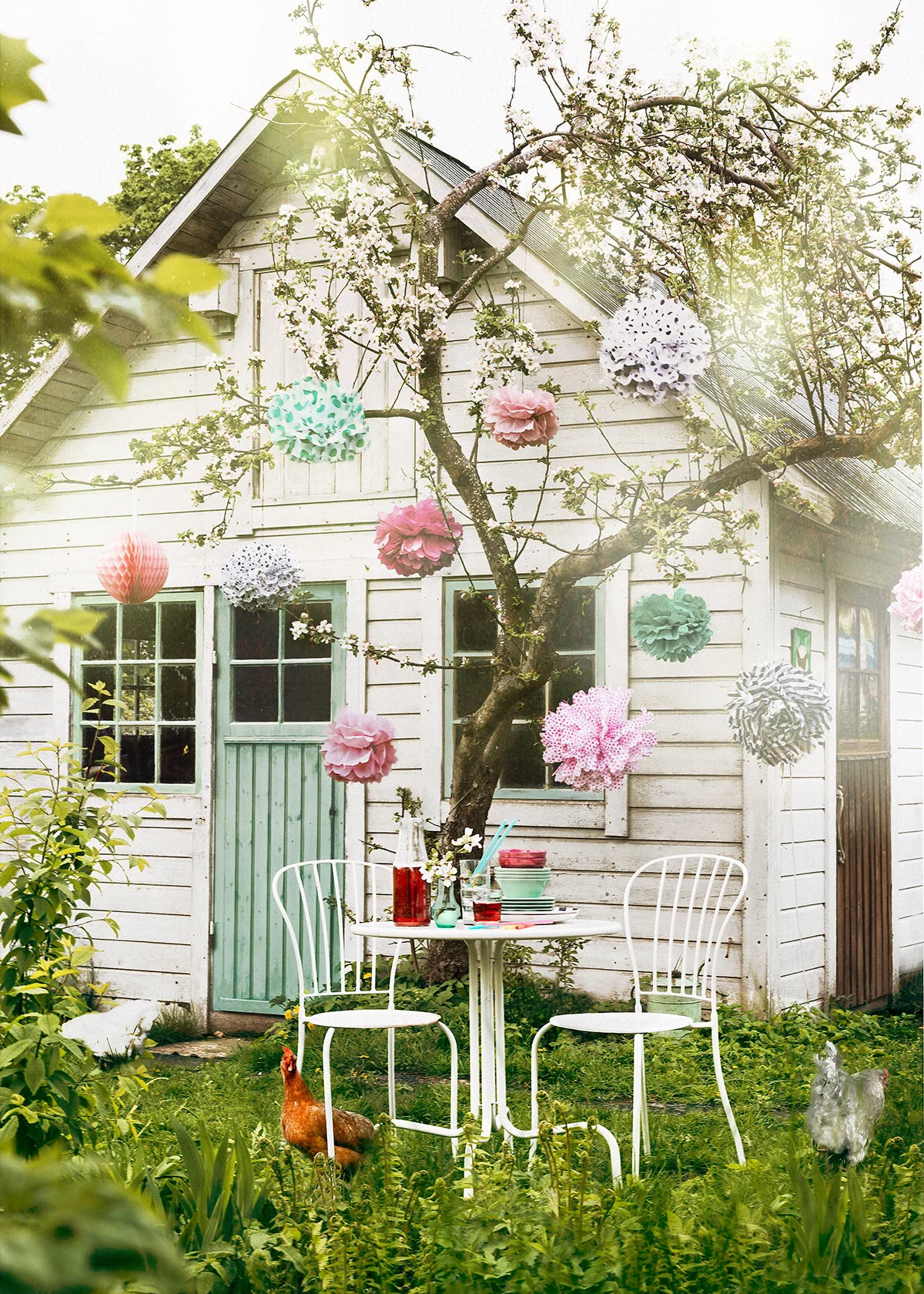 Livet Hemma Blomstertid_pompomträd och fikabord_afterlight.jpg