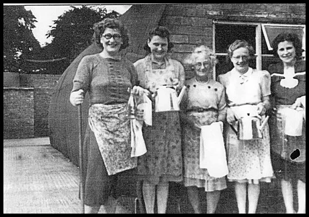 Volunteers outside the Nissen Hut ready to serve tea to our cricketers
