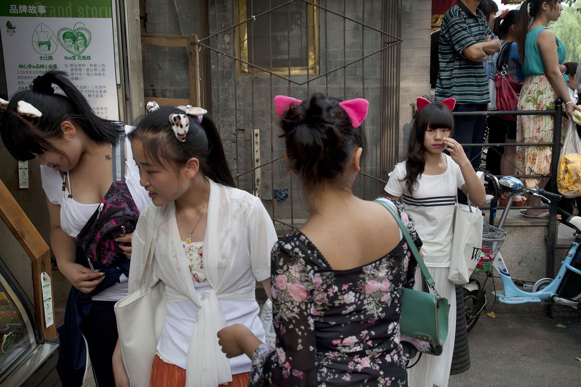  Group of girls wearing cat ears in the Shichahai area. 