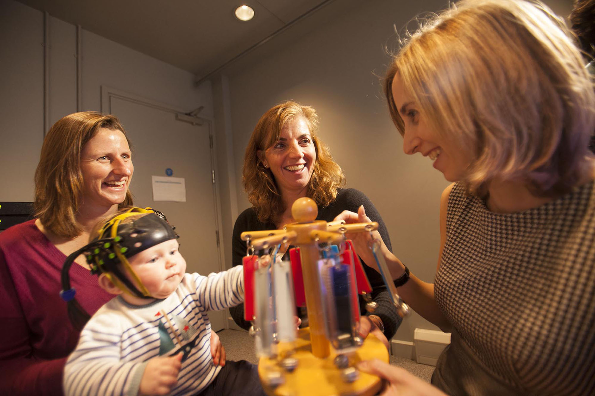  Mother and baby at the Babylab research facility for UV brain scan test at University College London Medical Physics Department in London.  For the Bill &amp; Melinda Gates Foundation.  