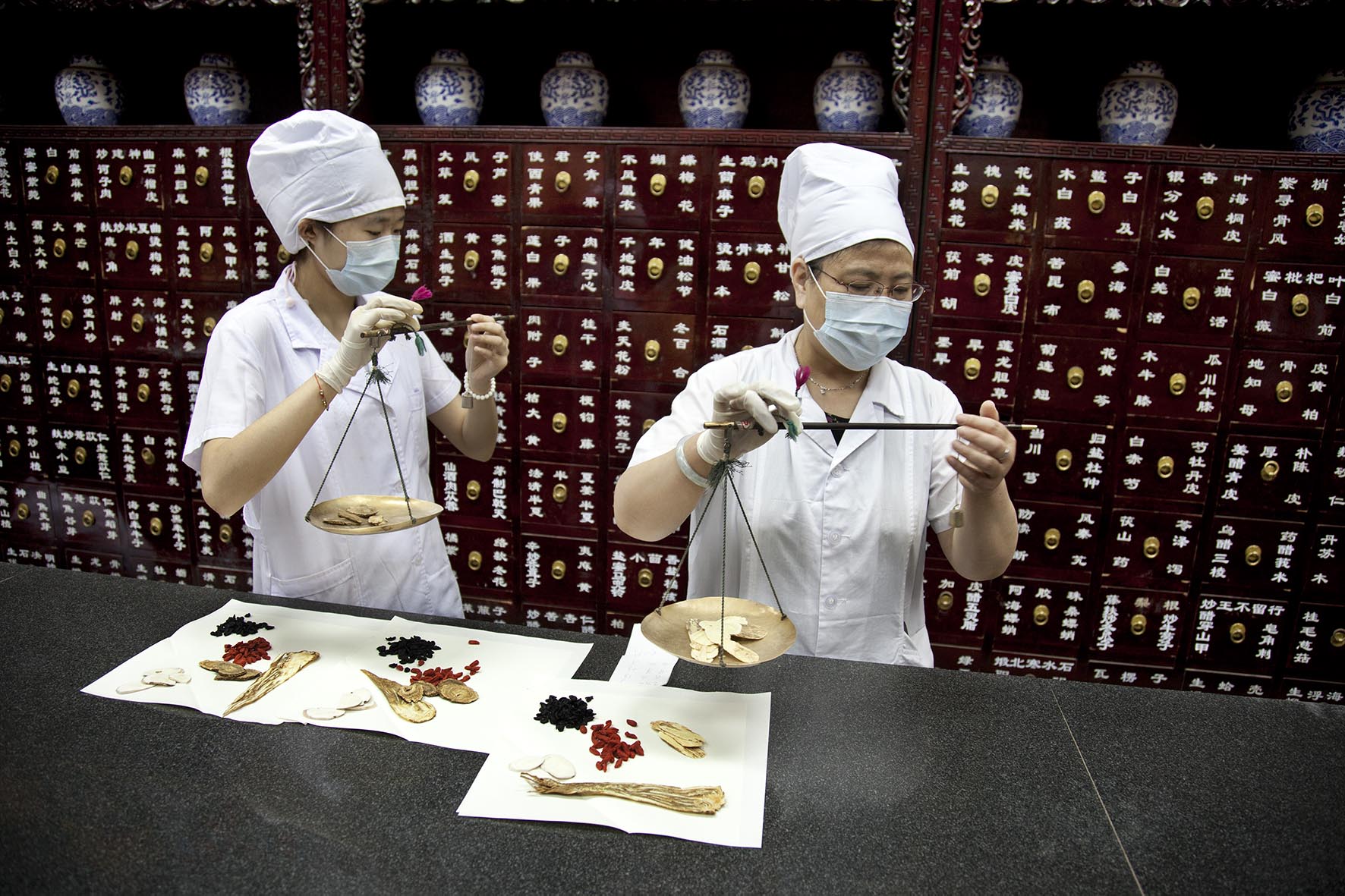  Preparation of traditional Chinese medicine at the Beijing Tongrentang drug store. 