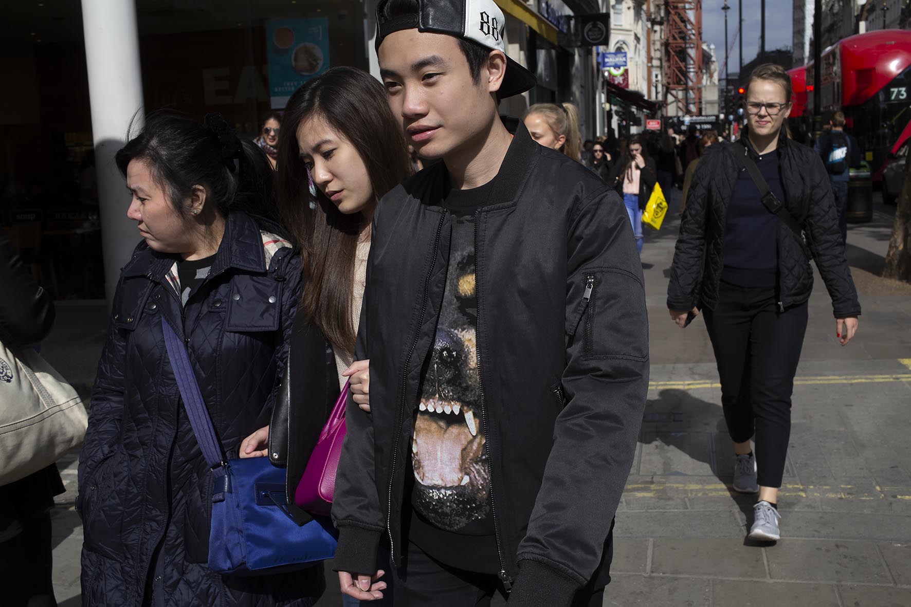 20160514_oxford street shoppers_E.jpg