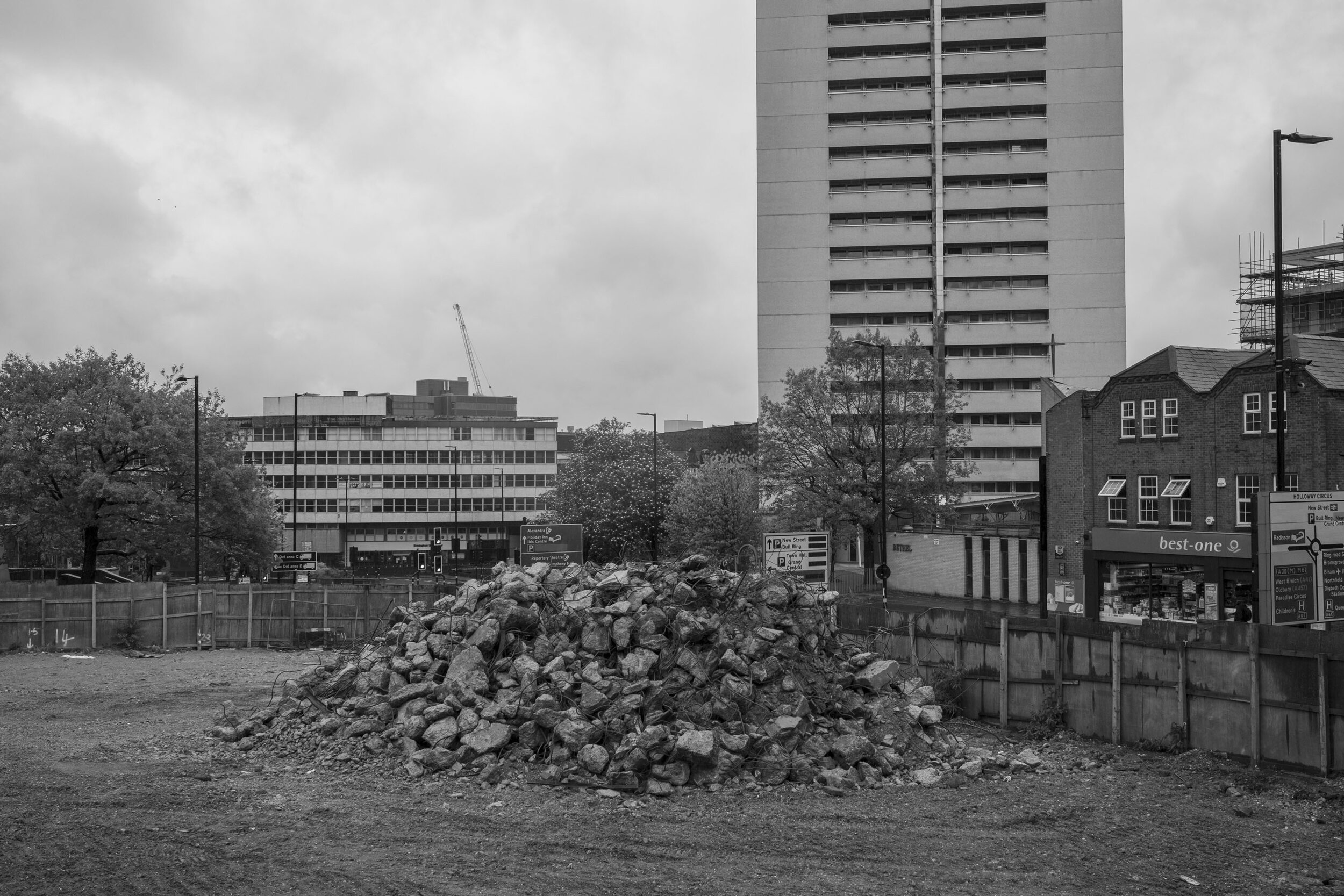  Construction project on hold near Holloway Circus in view of Clydesdale Tower residential social housing. April 2020. Westside. 
