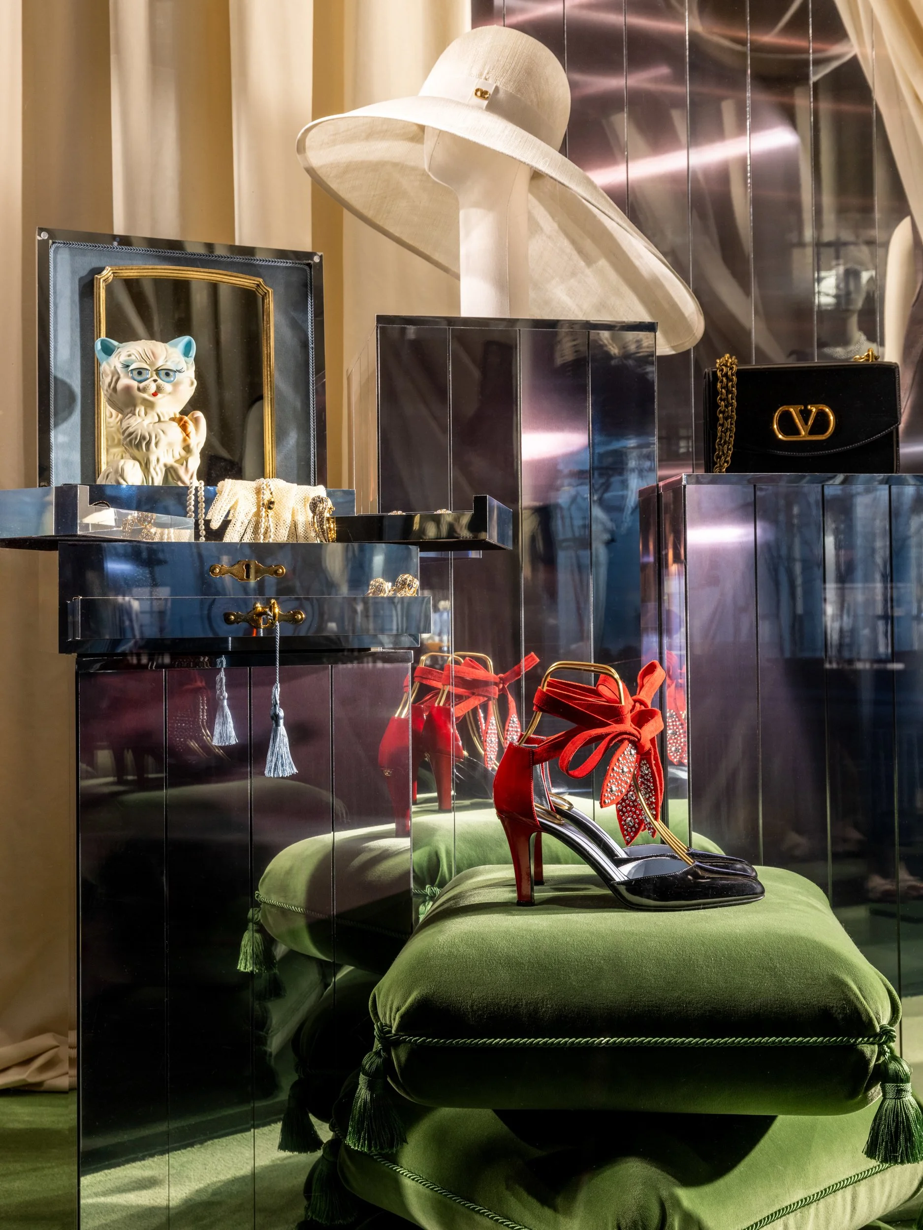     BERGDORF GOODMAN Valentino Window Displays  Fifth Avenue, New York      