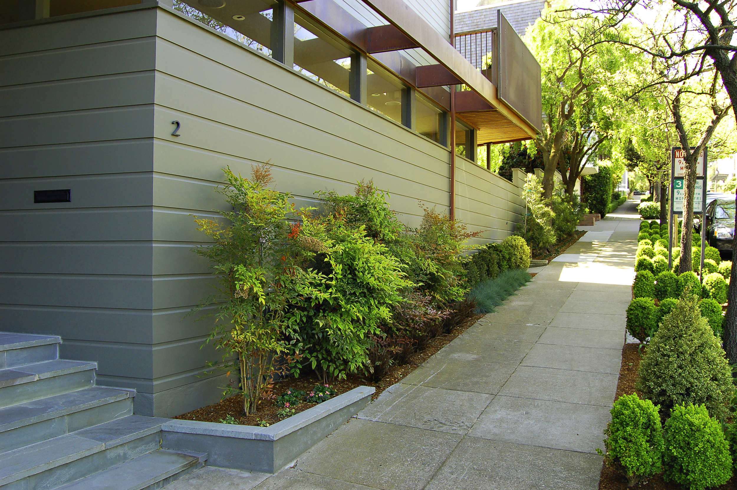 Classic modern garden for a classic modern house