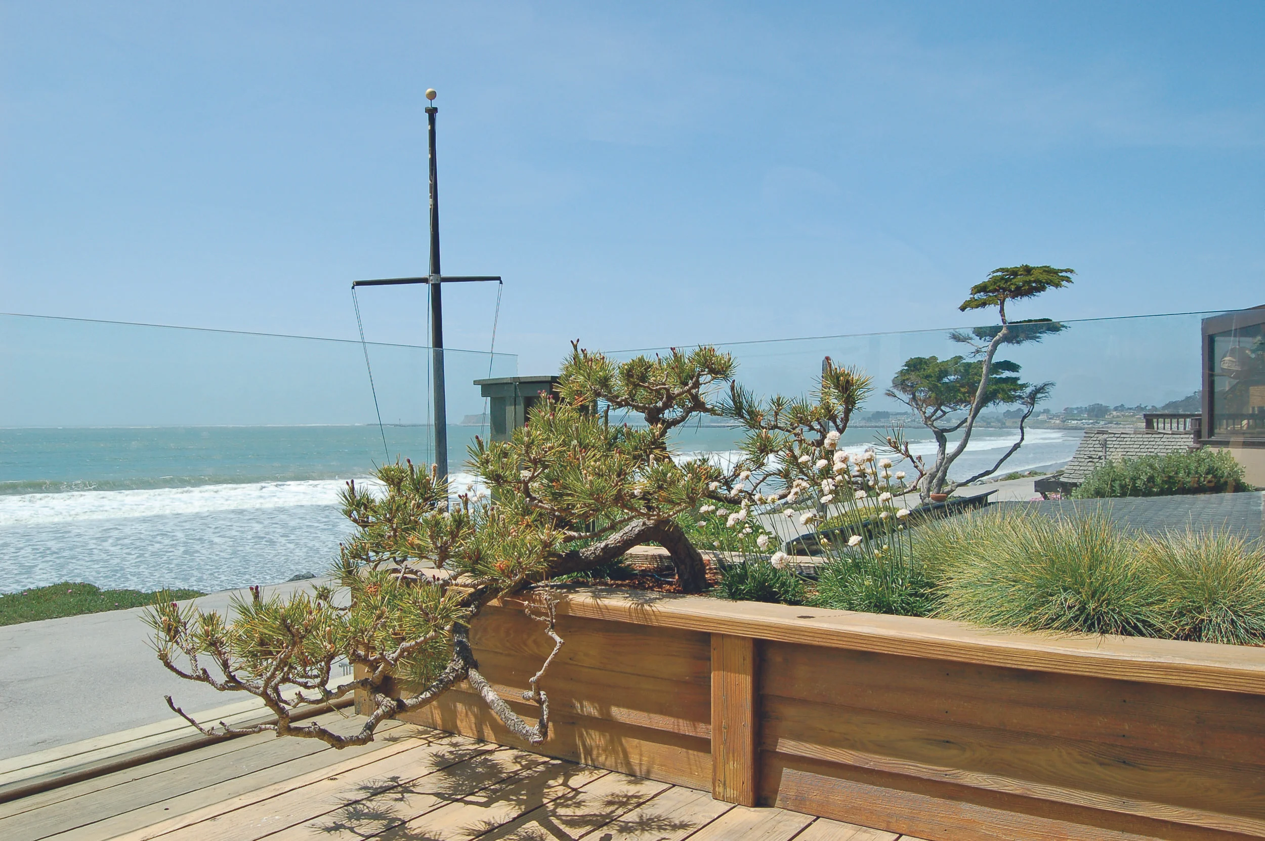Intimate havens for beachside living