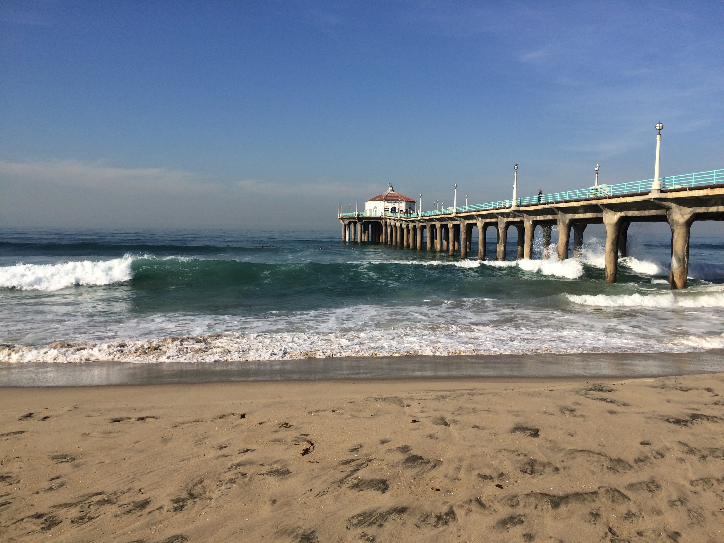 On our way to the airport Thursday morning, Shernise and I decided to make a pit stop at the beach. This was our first time in California and we were happy to have seen some of the beautiful scenery!