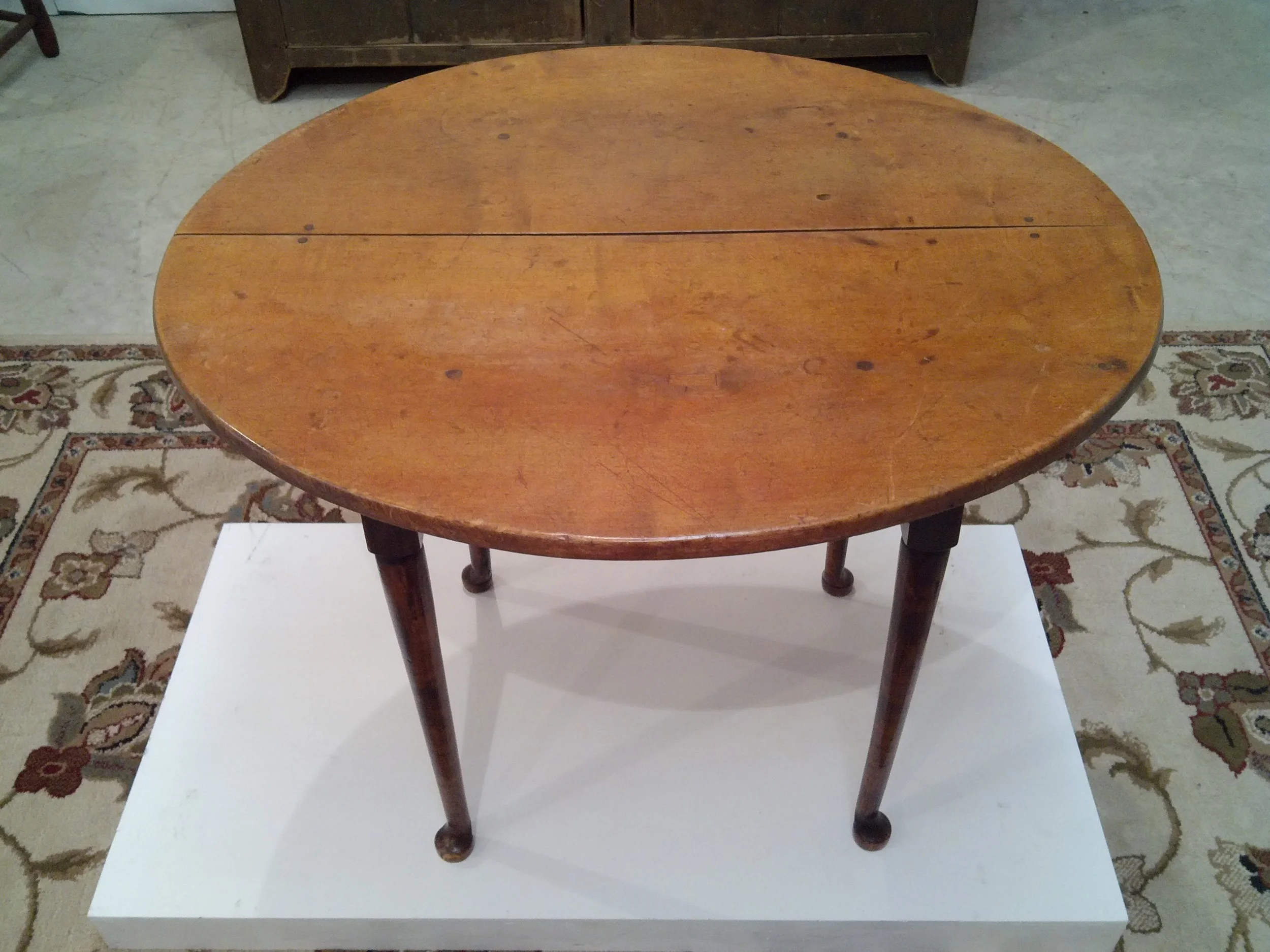A view of the top of the tavern table