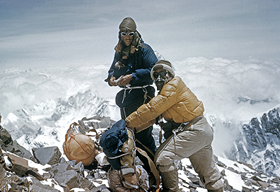   Edmund Hllary and Tenzing Norgay on their way to Mt. Everest. (  Royal Geographic Society)  