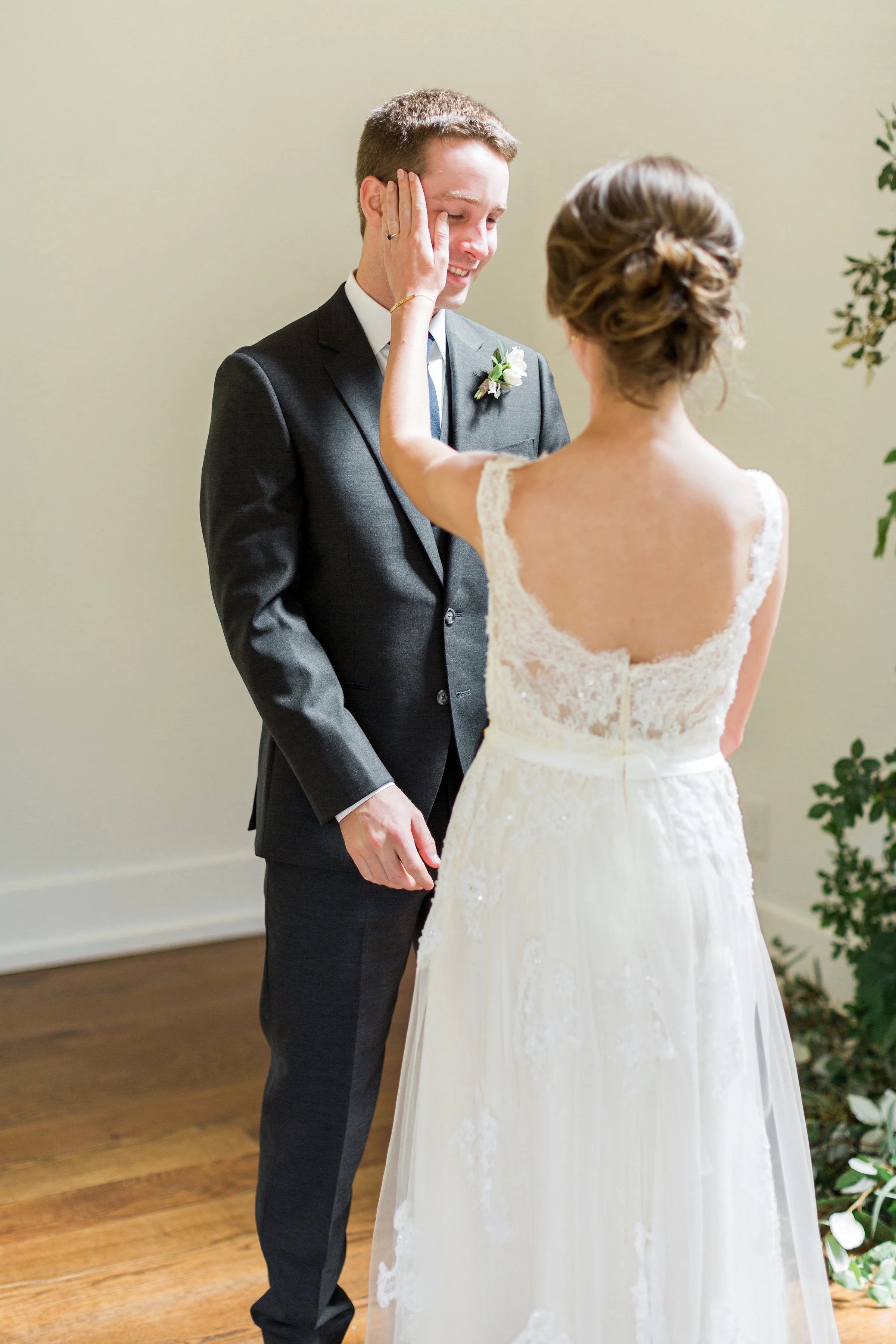 Taylor&RaingeElopement_RusticWhite_075.jpg