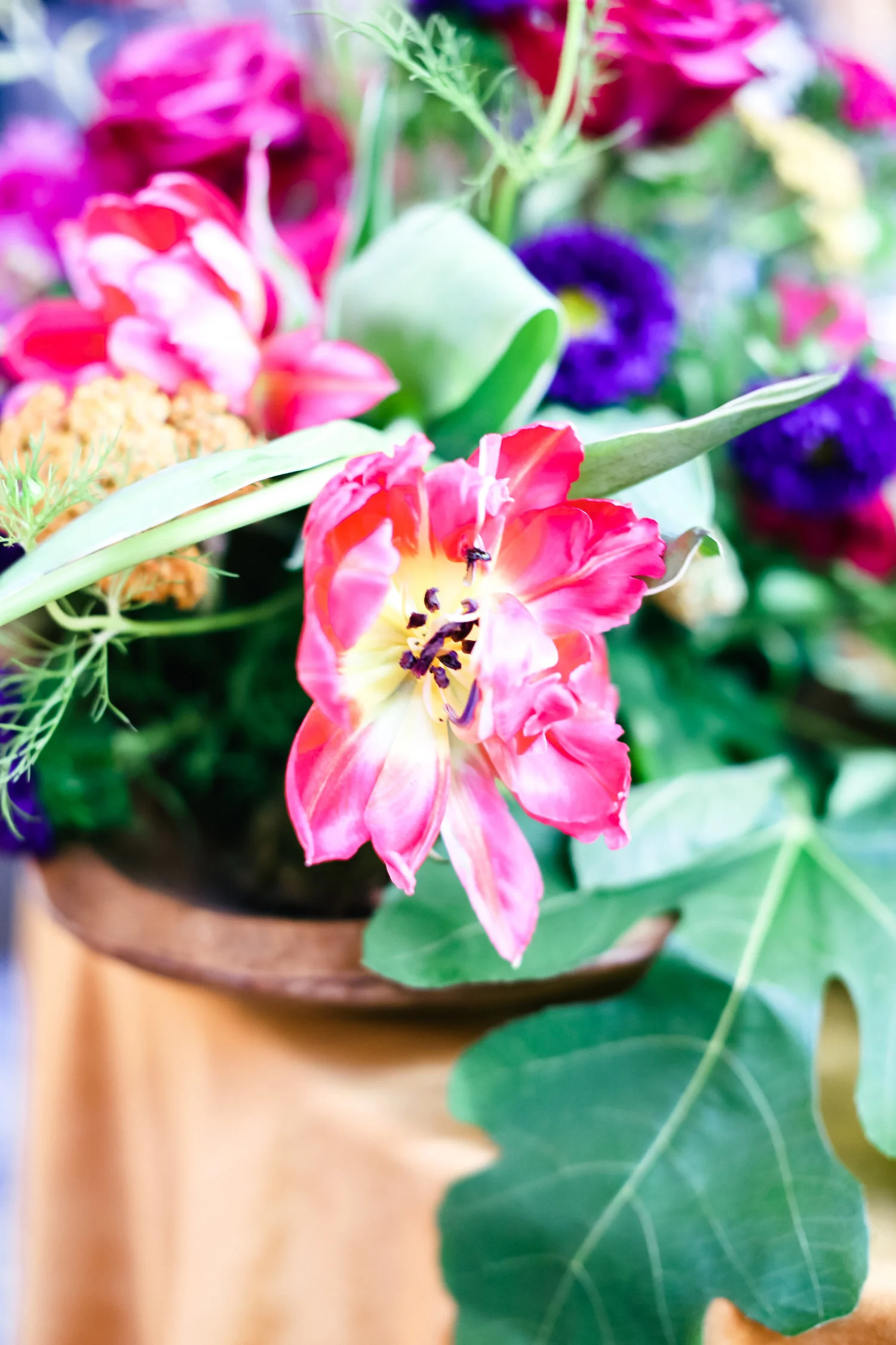 Amanda Jewel Floral + Design is a wedding florist located in Bozeman