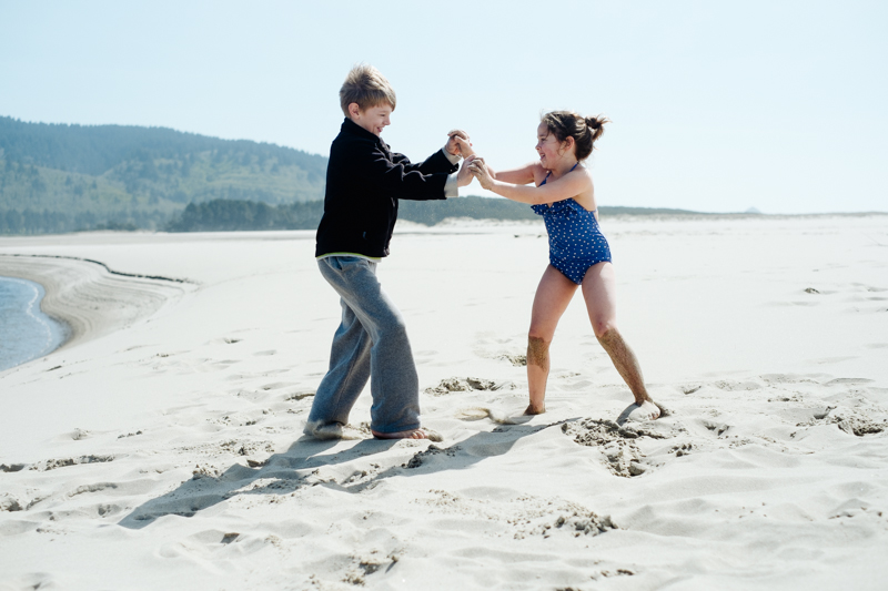 cape-kiwanda-oregon-beach-family-023.jpg