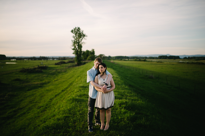 sauvie-island-couple-portraits-006.jpg