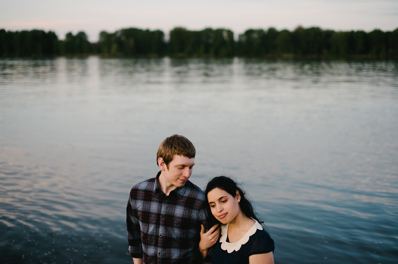 sauvie-island-couple-portraits-012.jpg