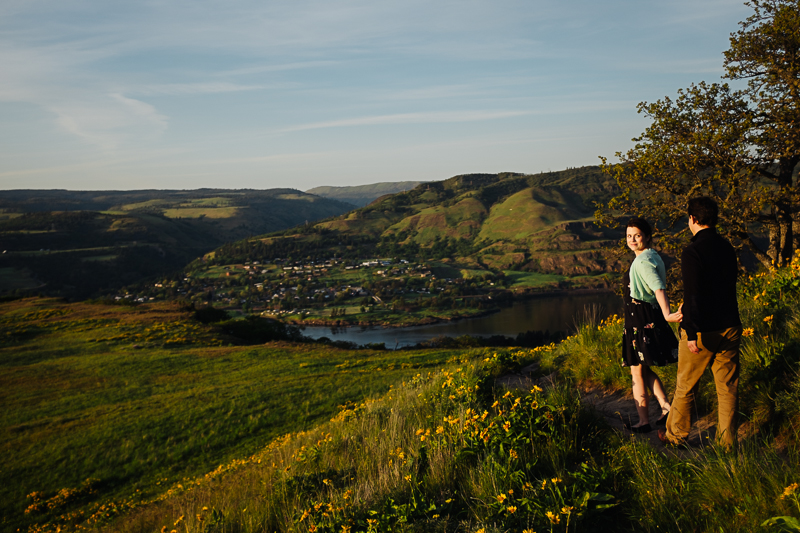 rowena-crest-columbia-gorge-engagement-017.jpg