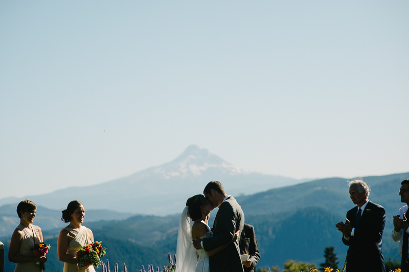 gorge-crest-vineyard-mt-hood-wedding-049.jpg