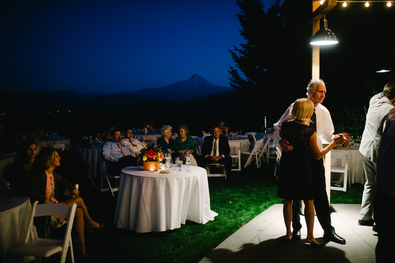 gorge-crest-vineyard-mt-hood-wedding-077b.jpg