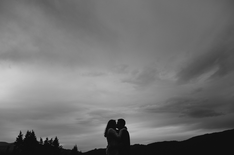 columbia-gorge-engagement-session-015.jpg