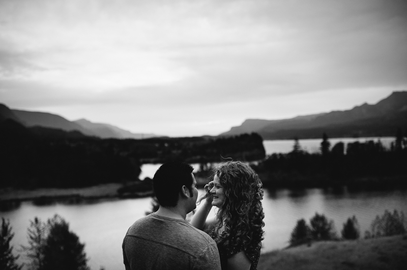 columbia-gorge-engagement-session-021.jpg