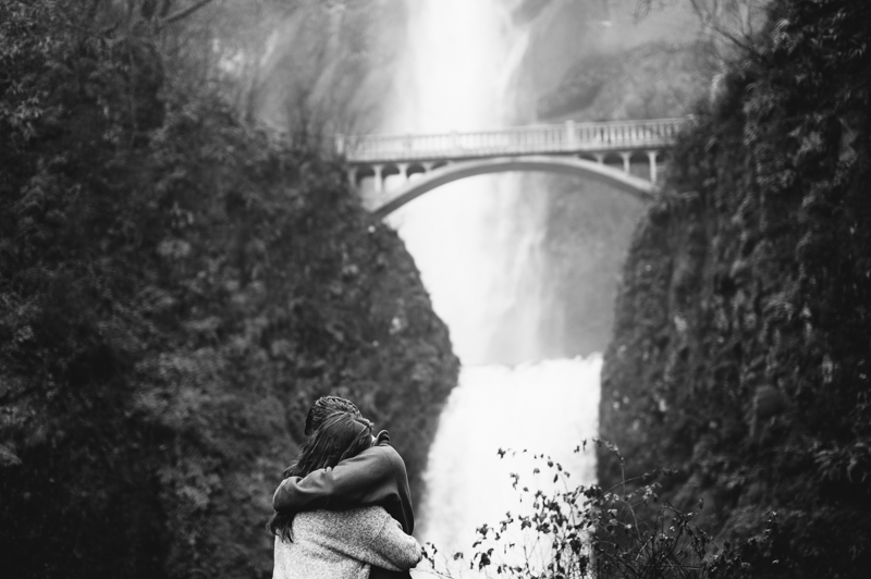 multnomah-falls-proposal-engagement-045.jpg