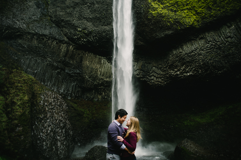 columbia-gorge-latourell-falls-engagement-010.jpg