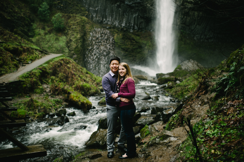 columbia-gorge-latourell-falls-engagement-012.jpg