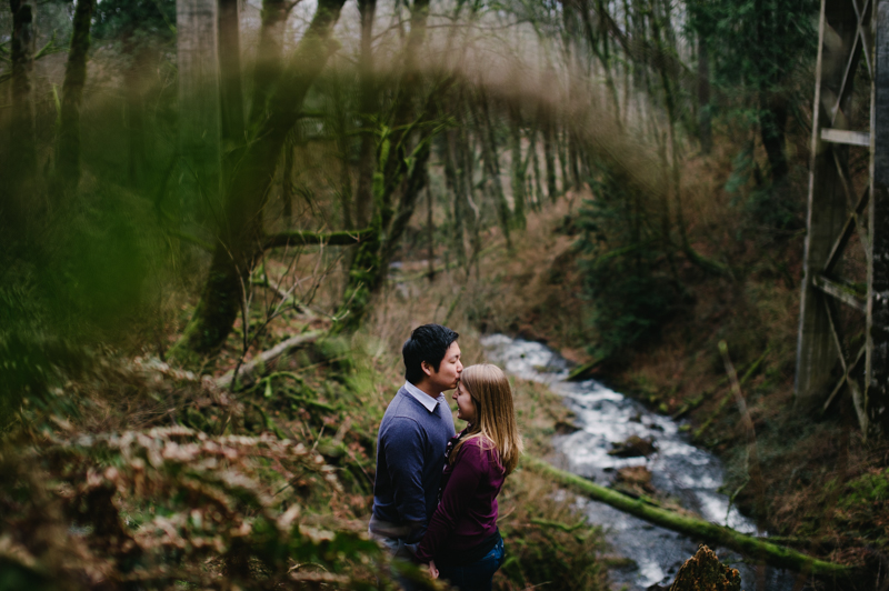 columbia-gorge-latourell-falls-engagement-016.jpg