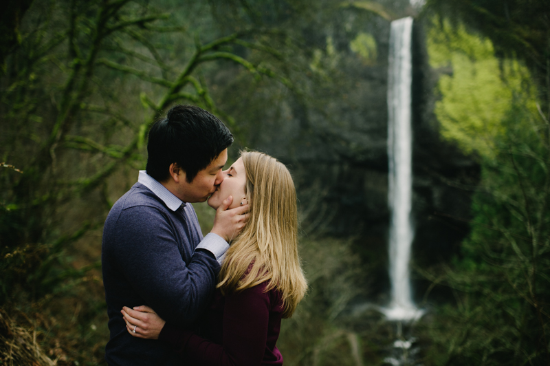 columbia-gorge-latourell-falls-engagement-024.jpg