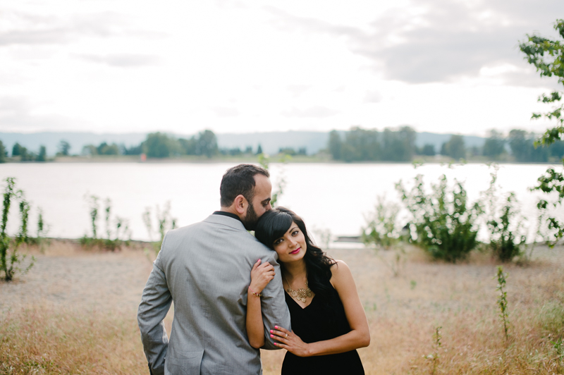 vancouver-river-washington-engagement-014.jpg