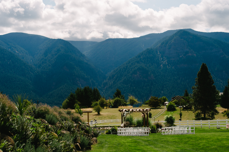 wind-mountain-ranch-washington-wedding-006.jpg