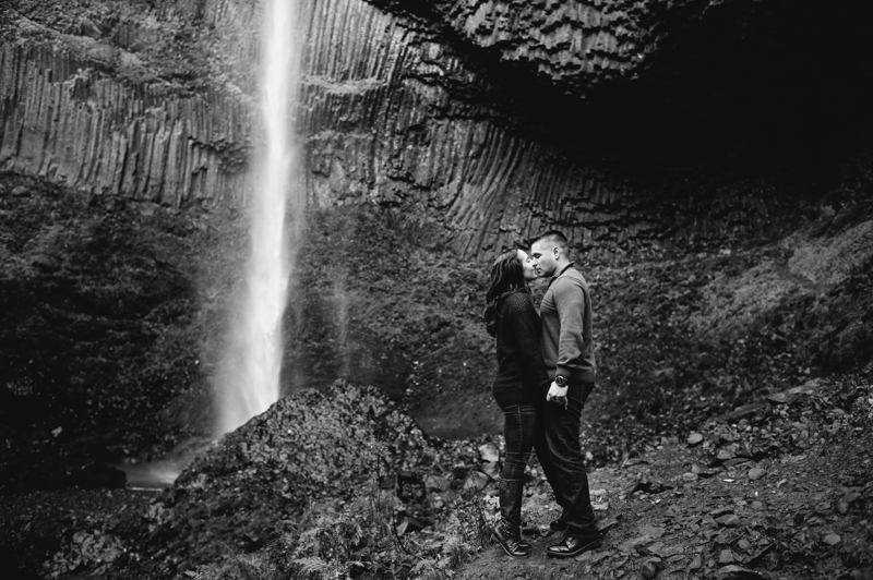 latourell-falls-oregon-engagement-018.jpg