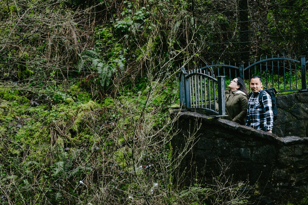 009-multnomah-falls-proposal-engagement-portland.jpg