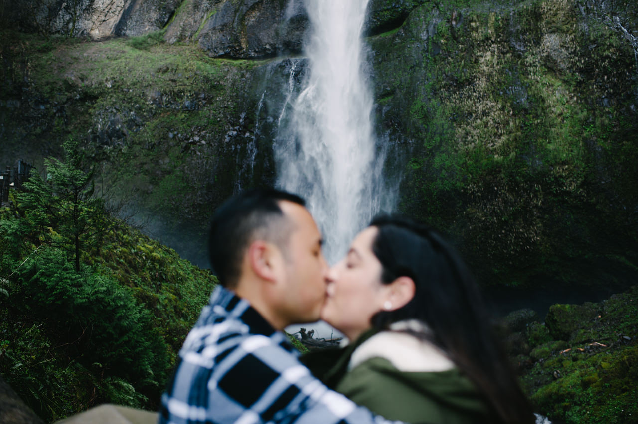 023-multnomah-falls-proposal-engagement-portland.jpg