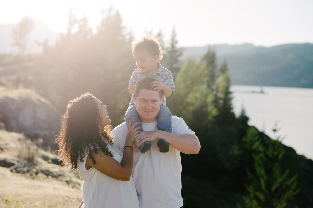 columbia-gorge-family-photographs-maternity-11.jpg