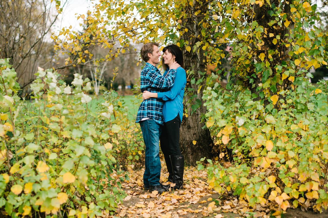 fall-cathedral-park-engagement-12.jpg