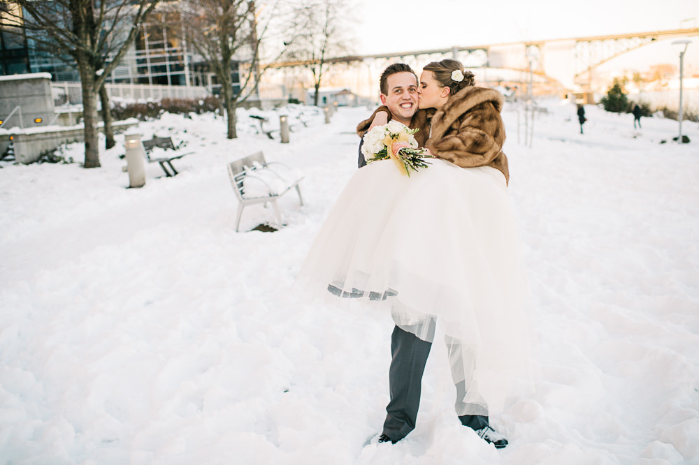 portland-winter-snow-wedding-027.jpg