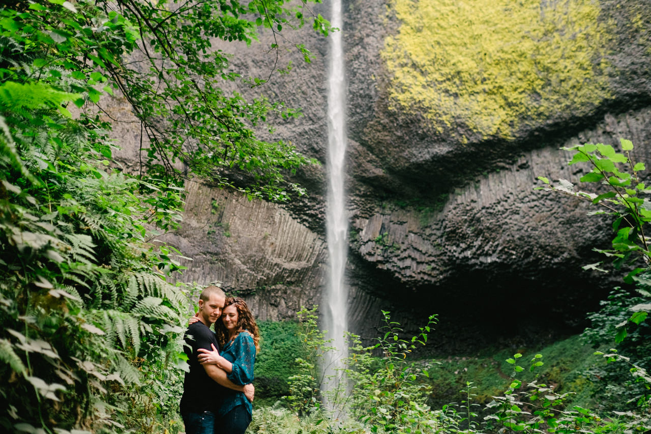 latourell-falls-columbia-gorge-engagement-016.jpg