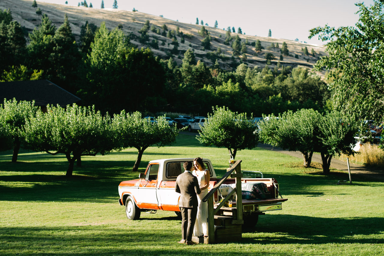 the-dalles-columbia-gorge-backyard-wedding-076.jpg