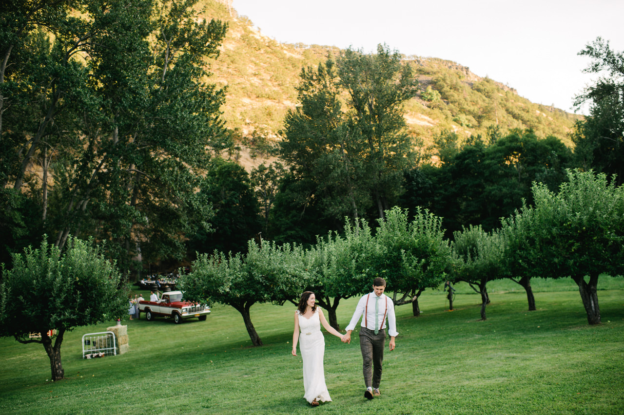 the-dalles-columbia-gorge-backyard-wedding-083.jpg