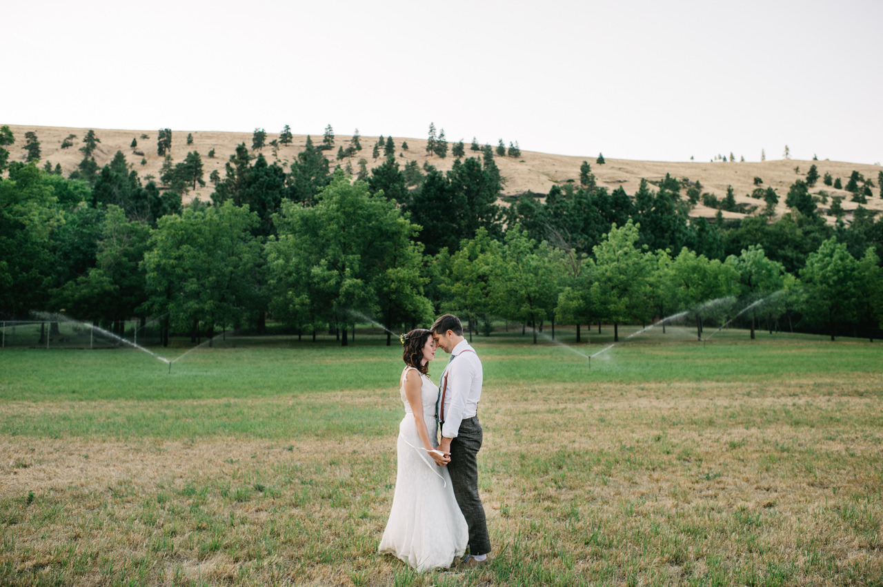 the-dalles-columbia-gorge-backyard-wedding-085.jpg