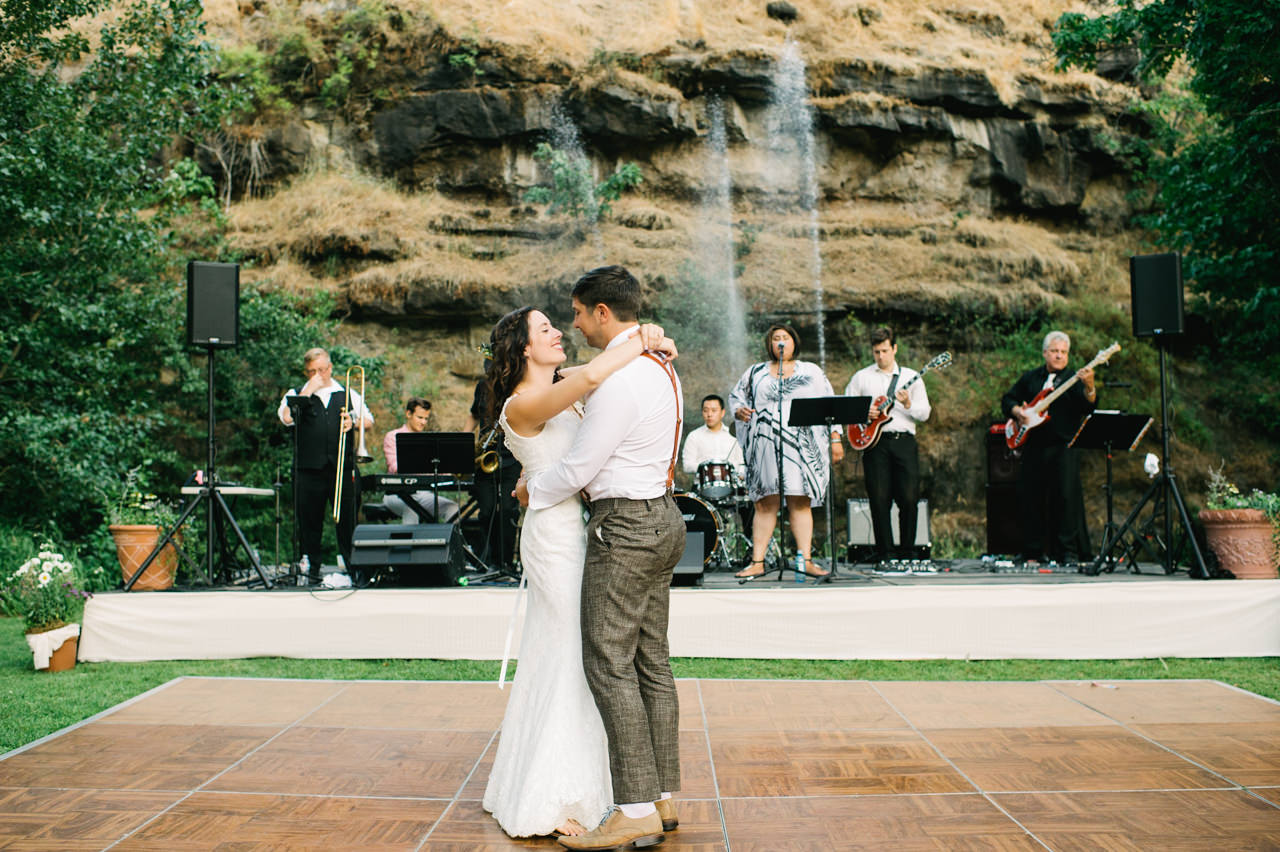 the-dalles-columbia-gorge-backyard-wedding-105b.jpg