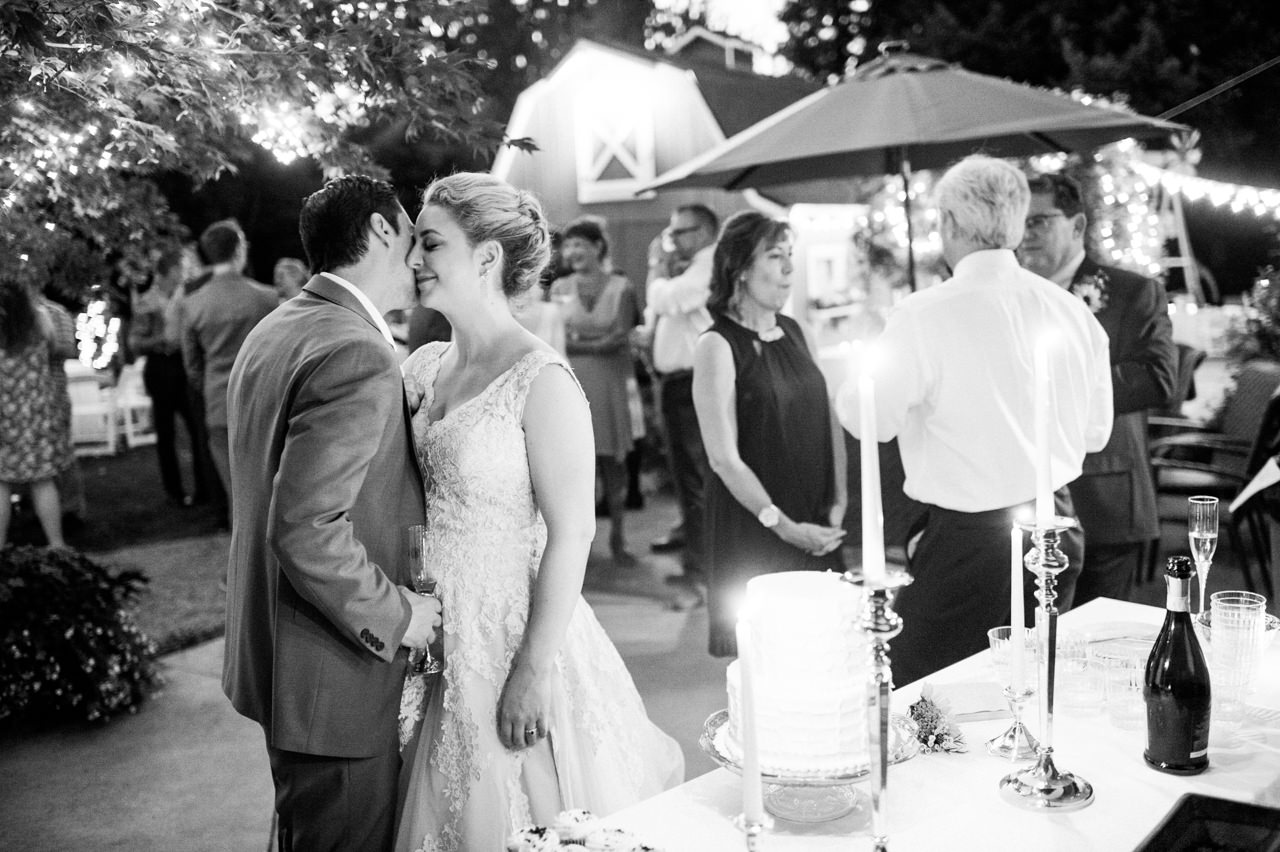 backyard-vancouver-washington-wedding-074.jpg