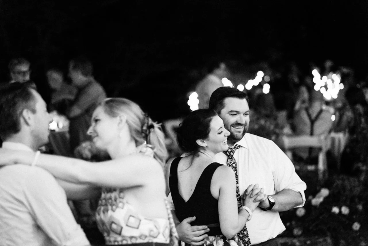 backyard-vancouver-washington-wedding-087.jpg