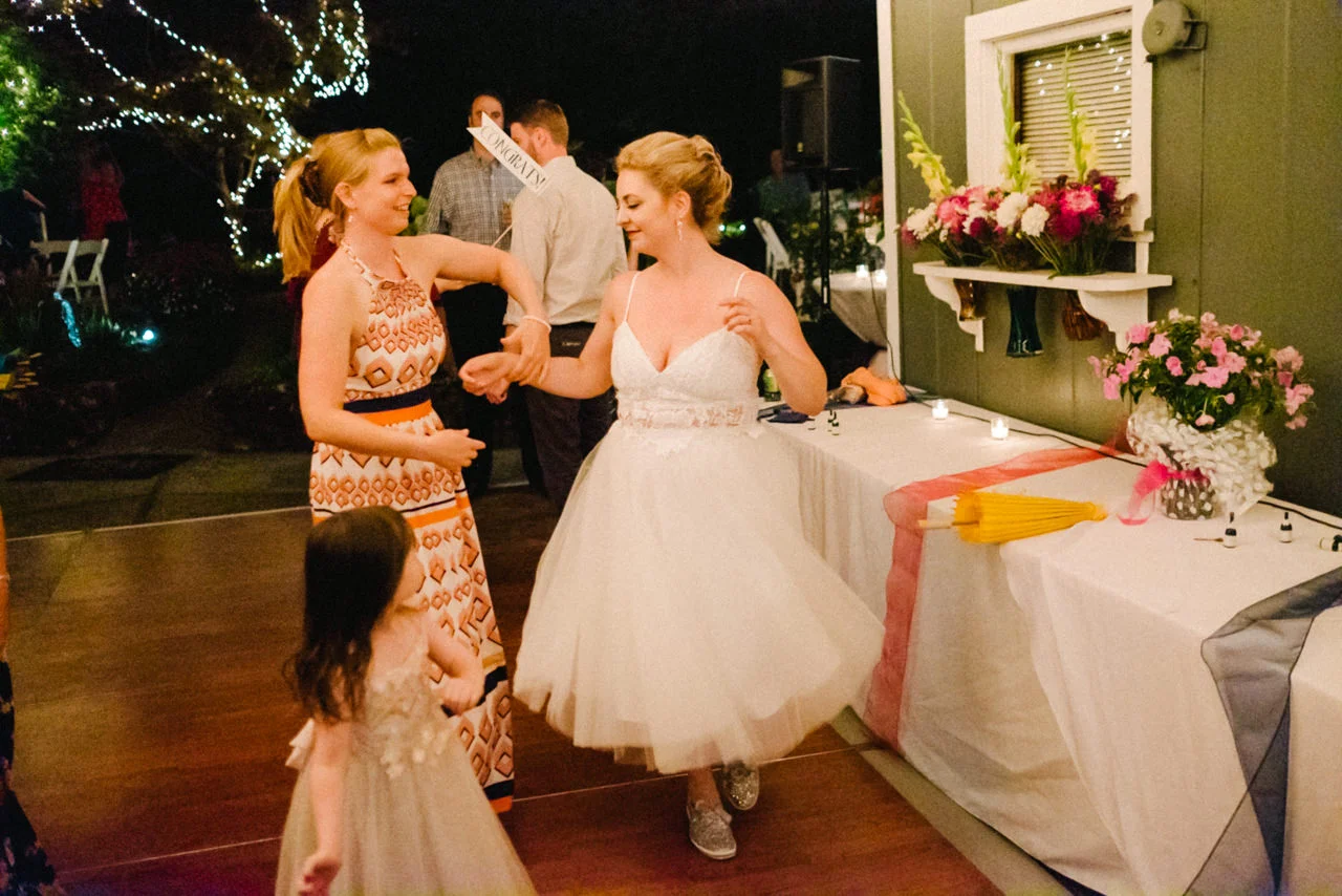 backyard-vancouver-washington-wedding-097.jpg