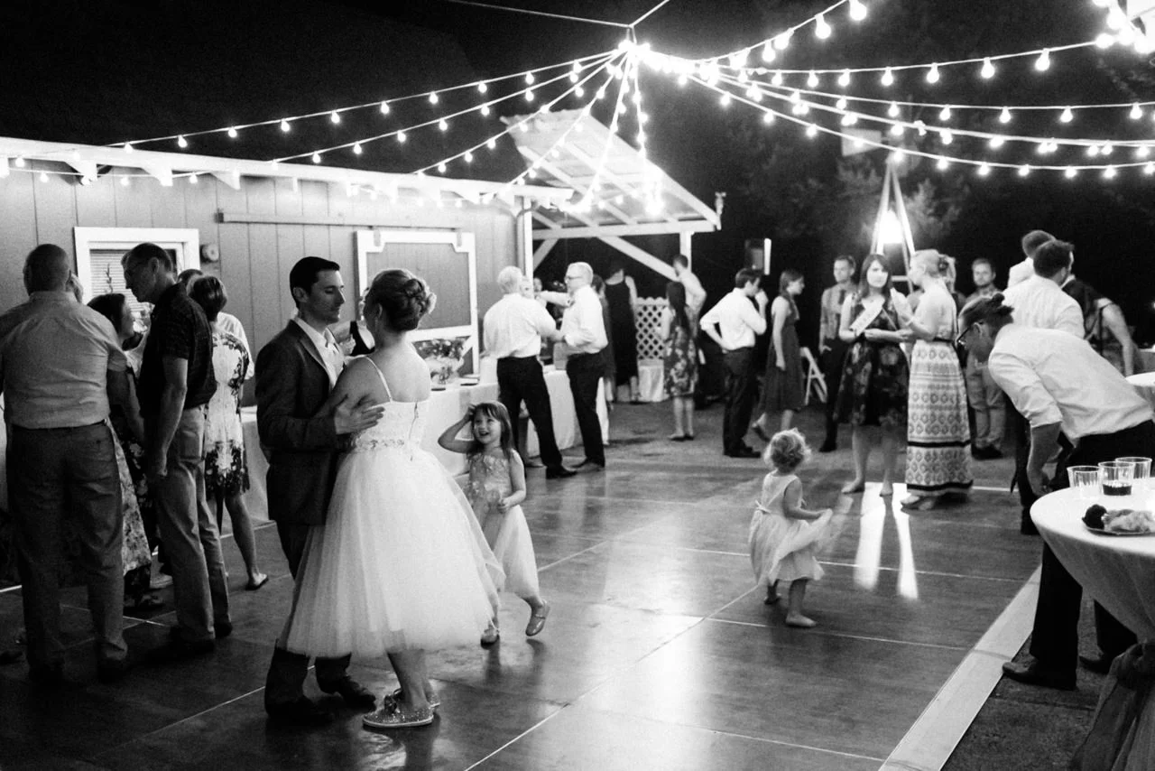 backyard-vancouver-washington-wedding-099a.jpg